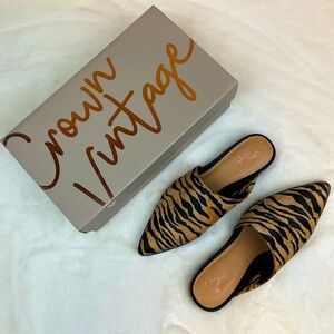 Crown Vintage Macaria Tiger Print Mules NWT Size 8.5